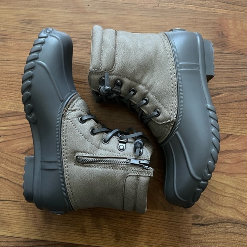 Nautica womens cold weather boot grey size 6